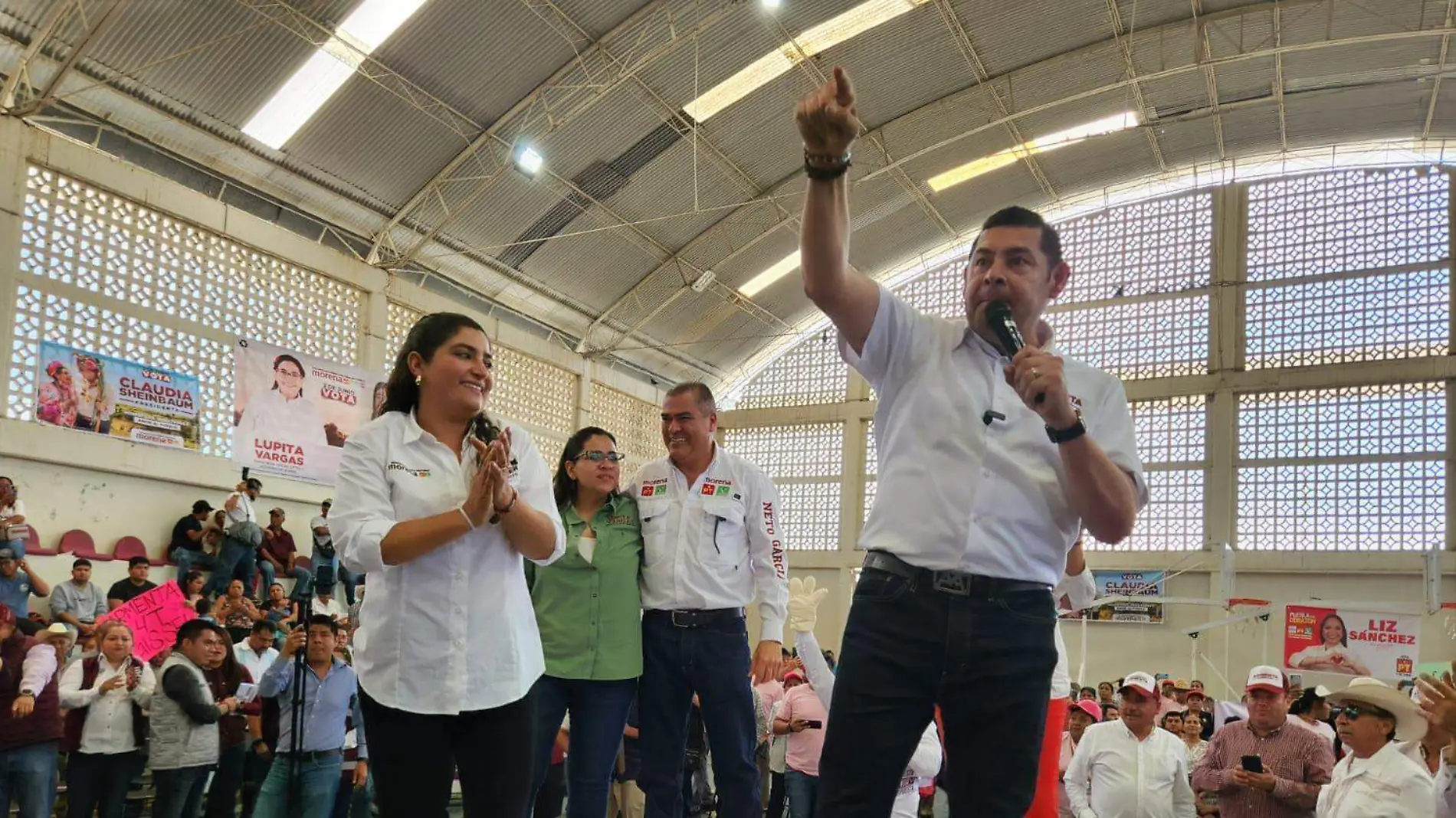 Alejandro Armenta Mier, se abstuvo de confirmar su participación en el Foro Estudiantil organizado por la UPAPEP